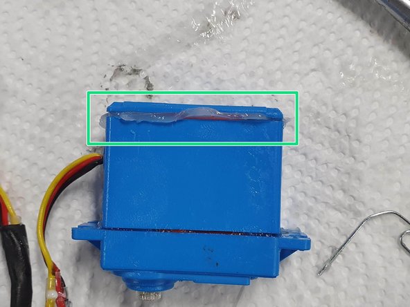 Ensure the o-ring is in place on the bottom of the servo body before continuing.