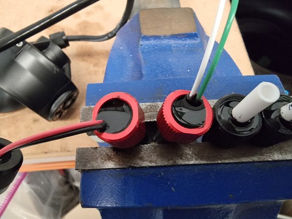 Fill the cavity in the penetrator between the wires with the potting compound.