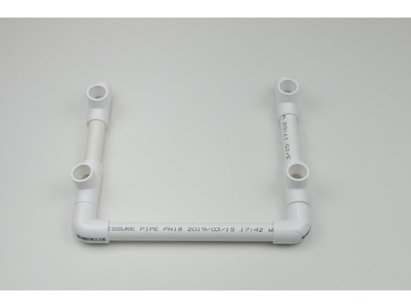 Assemble and connect the top rail in accordance with the provided pictures.