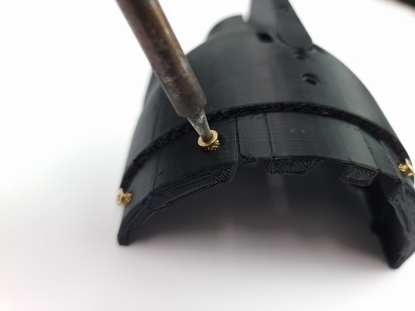 There are 4 inserts to be inserted on the bottom. These are to screw the cap to the bottom hull.