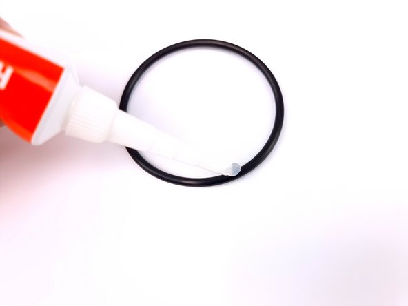 Lubricate the 2 O-Rings for the diameter of the flange.