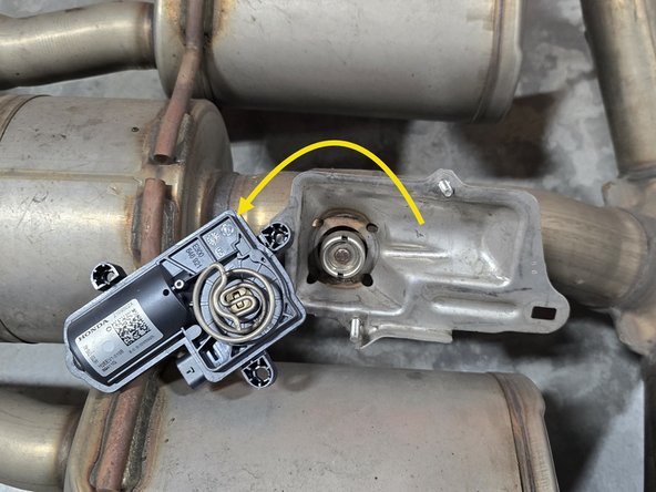 Remove the OE valve motor as shown