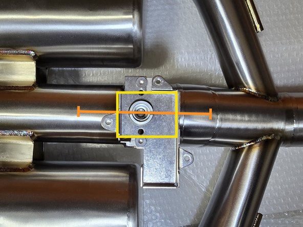 Verify the notches on the mounting cylinder are parallel to the center pipe as shown