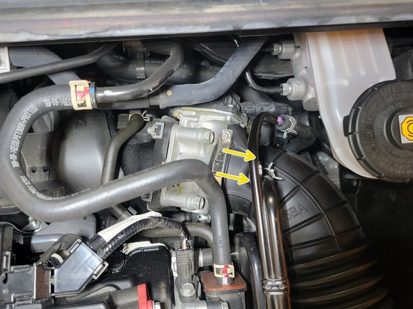 Pop the two (2) clips securing the airbox lid using your fingers