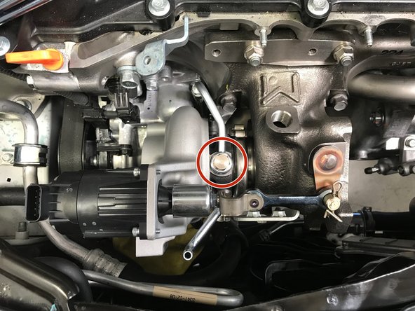 Use a 14mm socket and torque the oil feed banjo bolt to 12-14 ft-lbs