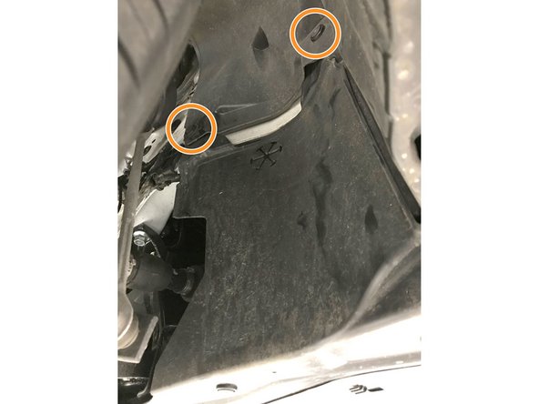 Install the remaning six (6) push-clips on each side of the skidtray