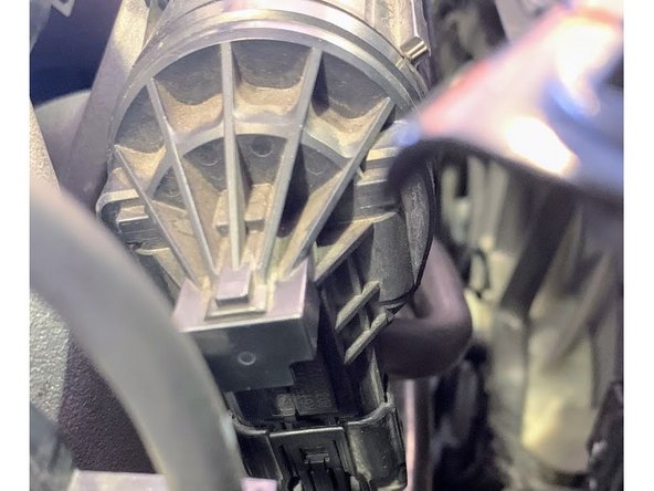 Plug in the pigtail of electronic wastegate