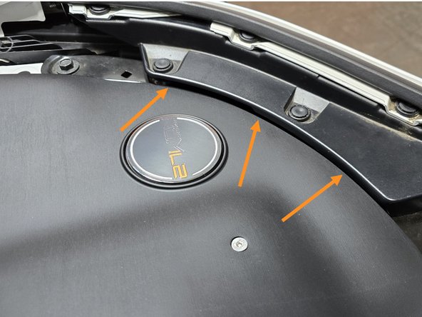 The right side of the shroud should have ~2mm gap along its edge as shown