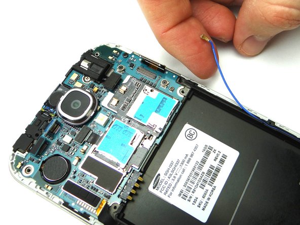 Picture 1: Deroute the antenna cable.