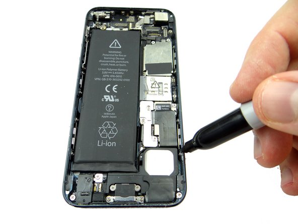 Picture 3: If you're repairing a black iPhone, use a black sharpie to color any scratches caused by the iSesamo tool.  Be careful to only color over the scratched area.