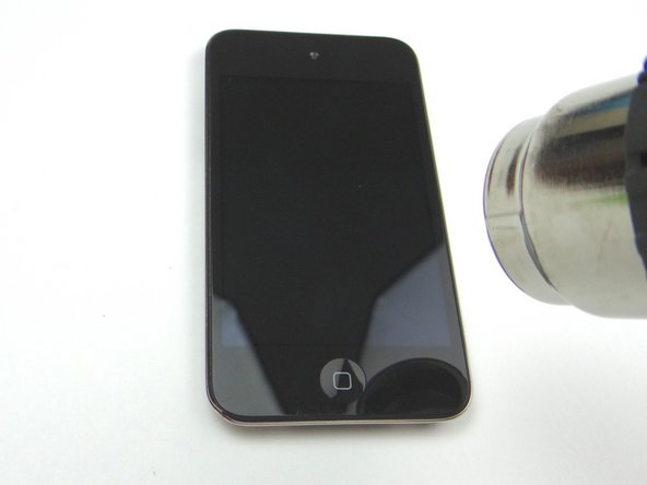 Picture 1: Apply low-level heat (100° Celsius) around the perimeter of the iPod for 60 seconds.  Heat the bottom third of the iPod for an additional 60 seconds.