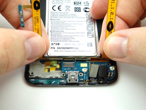 Picture 1: Pinch the daughter board near the bottom of the battery and continue lifting it away from the mid-frame.