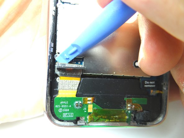 Picture 2: Pry up cable 4 connector with the blue pry tool.