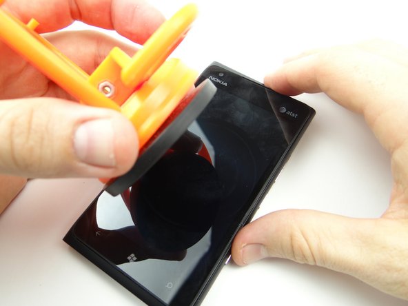 Picture 3: Remove the suction cup once the display moves freely.