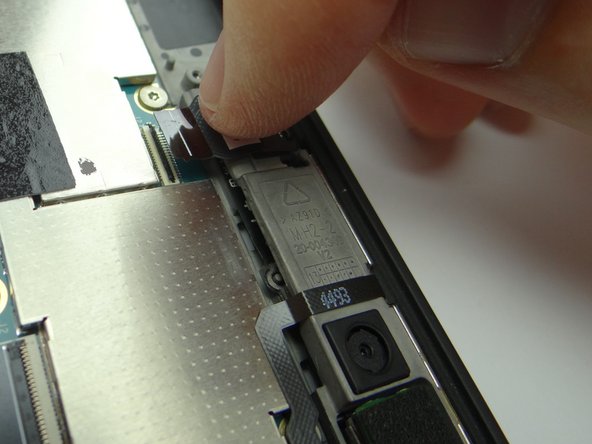 Picture 2: Pull cable free with your fingers.