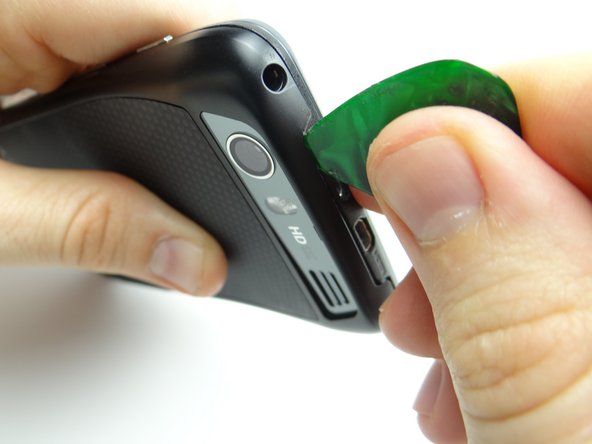 Picture 1: Release the battery cover clips near the HDMI port.