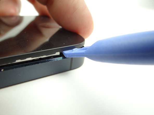 Picture 3: Work your way up both sides of the iPhone, twisting to open the device from the bottom (as shown in the previous step)