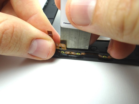 Use the iSesamo to carefully separate the volume &amp; power cable from the display.