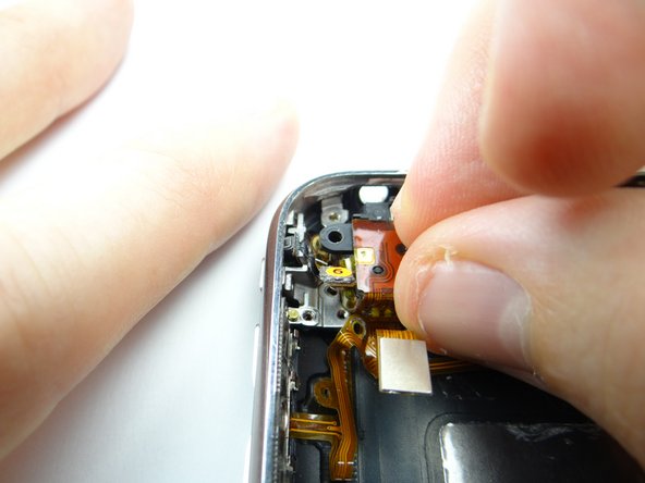 Picture 1: Pull headphone jack away from its socket.