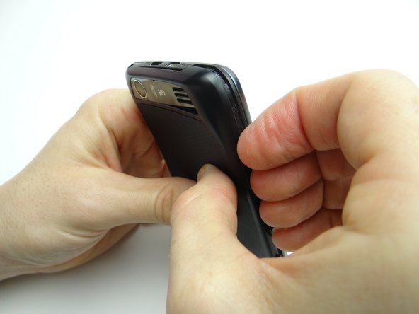 Picture 1: Heat the battery cover with low-level (100° Celsius heat) for 30 seconds.