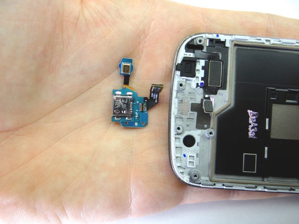 Seat charging port / microphone assembly from COMPARTMENT E: