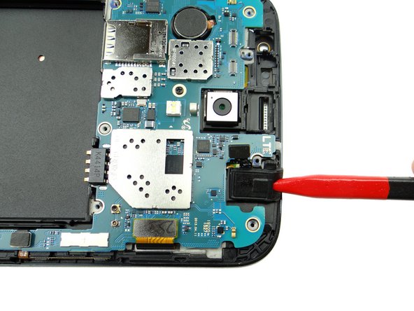 Use the pointed tip of the spudger to lift the headphone jack free.