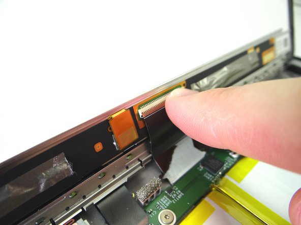 Picture 2: Close the ZIF connector with your finger.