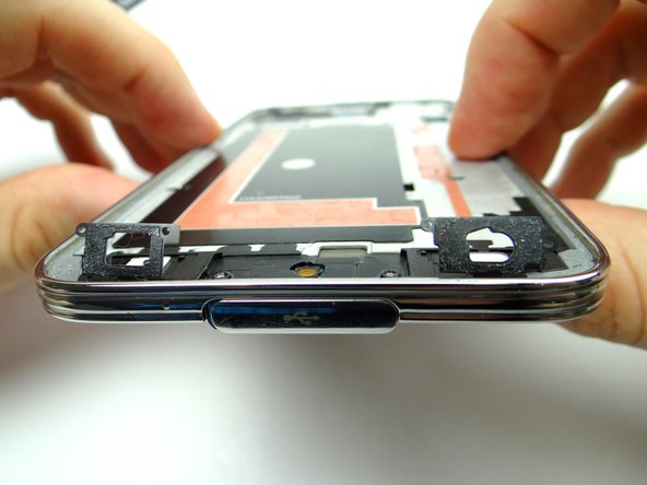 Picture 2: The multitask and escape soft key spacers must stay with the mid-frame.