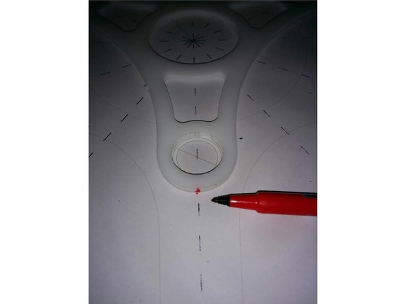 Using the printout mark the triangular plexiglass on the alligment of the tube center as depicted
