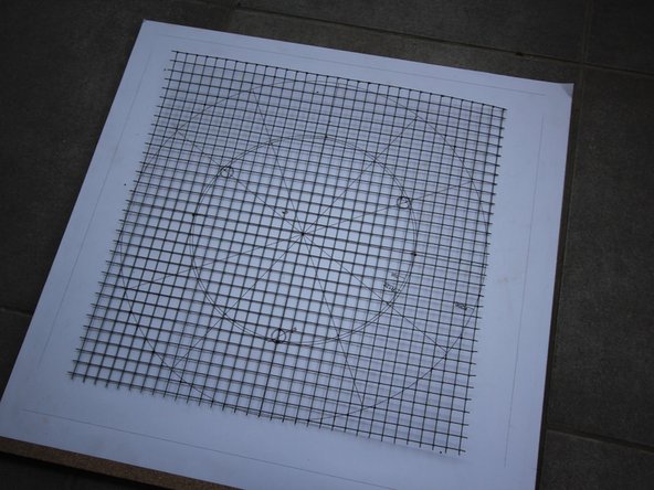 Take a galvanized steel grid of approx. 41x41cm.