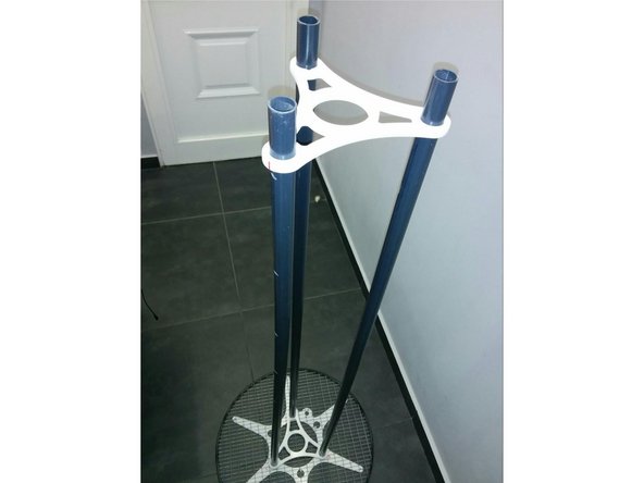 Position the tubes on the plexiglass base and adjust the triangular stabilizers on their corresponding positions