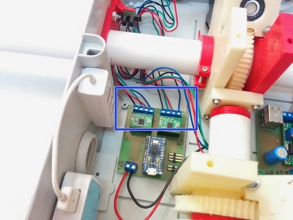 Connect 12V from PSU PCB to PCB using two wires as shown.CN:把两块PCB板的12V电源线(红色)和地线(黑色)接好
