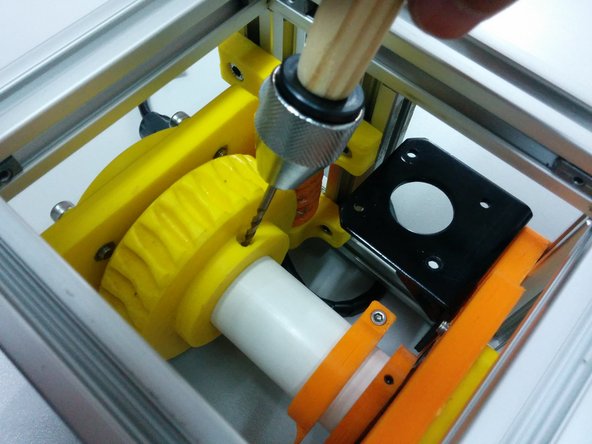 Tighten the alen bolts on the axis spacer collar part.