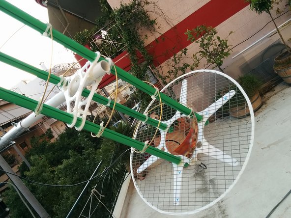 The 3 following pictures are from established RHCP antenna on the rotator. Polypropylene pipes were used instead of PVC. The total weight is 2.4 kg.