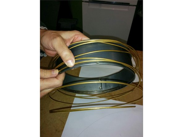 Due to the fact that one turn equals 5696/8=712mm the diameter must be 712/π=226mm aprox. Turning must be clockwise or counter-clockwise depending whether it’s a RHCP or a LHCP antenna.