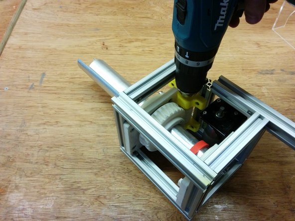 Tight all screws on axis gear part.