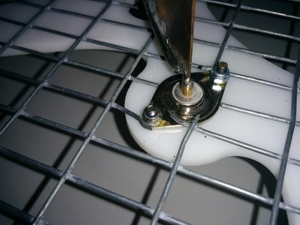 Stabilize the brass wire on the copper triangular using small wires, and solder them.