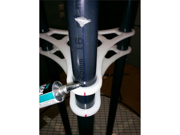 Apply PVC-plexiglass glue and stabilize the second triangular stabilizer first.