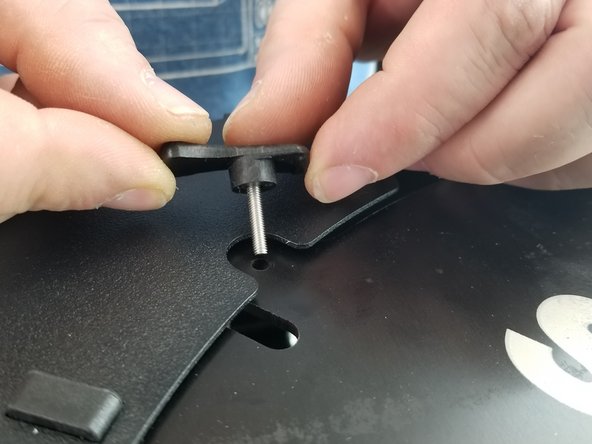 Insert the screw with build plate clamp through the 3 tabs on the heated bed as shown in Pic 3.