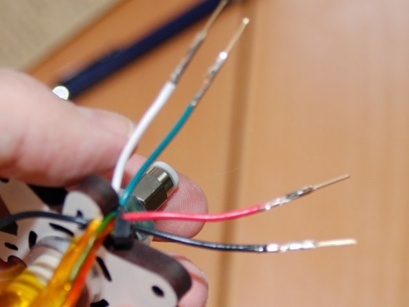 Now we're going to put the male, 4 pin latching connector on to the hot end.