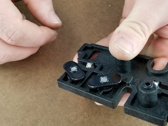 The installed T-Nuts should be as shown in Pic 3.