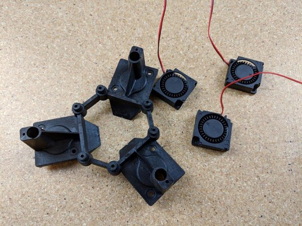 Locate the 3 blower fans and the hotend platform as shown in Pic1.