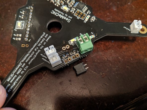 In Pic 1 you can see the removed power plug and the cleaned solder points from the PCB.