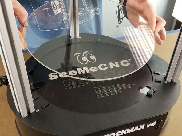 You will now install the glass plate for the bed from the heater/bed/glass kit.