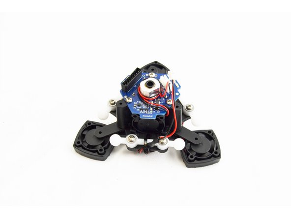 Route the wires for the heat sink cooling fan in the notch on the PCB and plug it into the HE port.