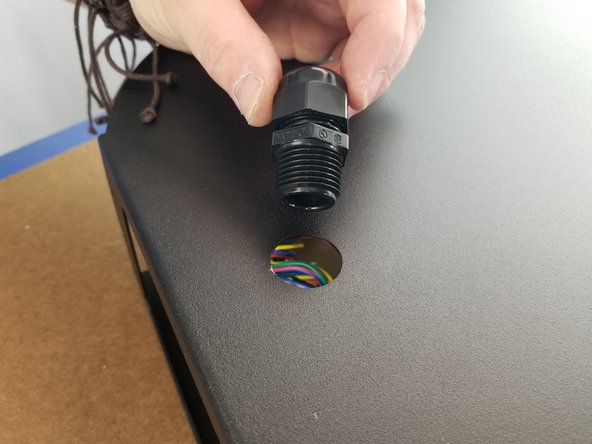 Insert the threads of the cable mount hub into the bottom of the upper frame as shown in Pic 3.