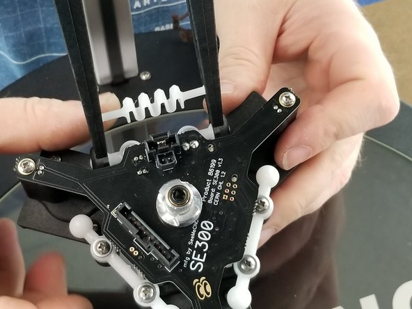 Press on both ball joints to ensure the arms have snapped fully on the hotend.