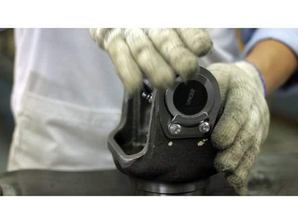 Confira sempre se o cardan está bem nivelado e alinhado.