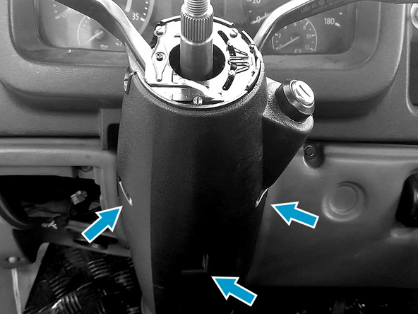 Reinstale o volante de direção e coloque a porca de fixação provisoriamente sem torquer.