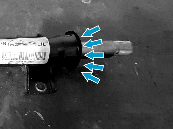 Utilize um dispositivo com aproximadamente 50mm de diâmetro e 120mm de comprimento para apoiar onde indicado pelas setas coloridas na figura.